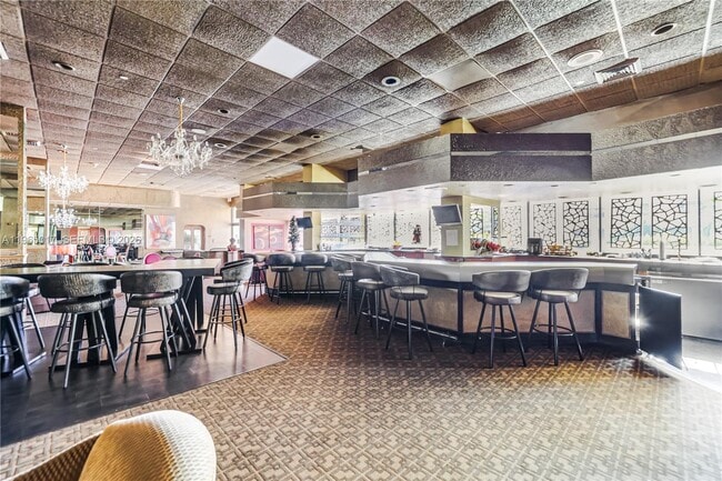 Building Photo - 1800 NE 114th St