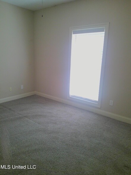 Building Photo - 141 Creekside Dr