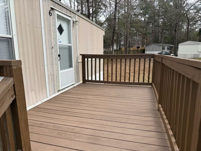 Building Photo - 22 Lee Rd 242