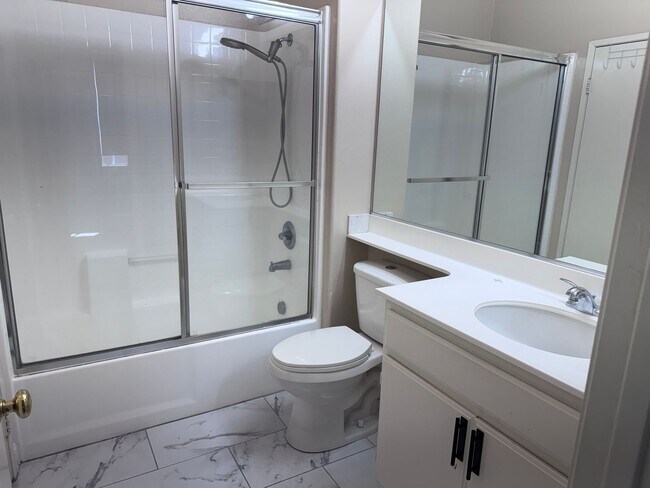 Building Photo - Beautiful 3 Bedroom, 2 1/2 Bath Condo, In Riverside