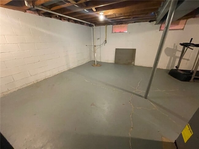 Building Photo - 214 E Spruce St