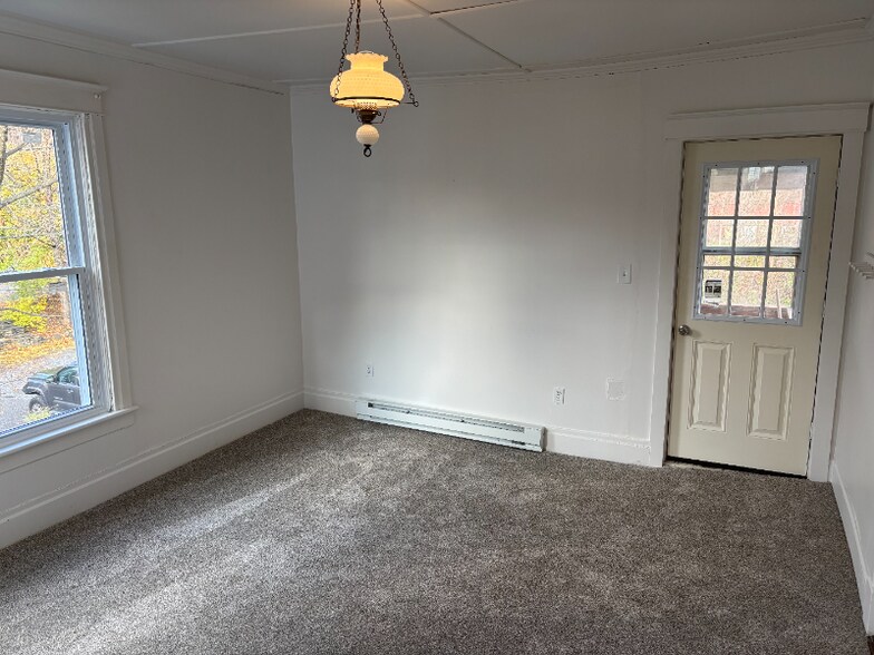 Building Photo - 174 Main St