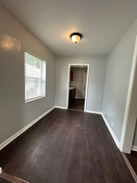 Building Photo - 1450 W 22nd St