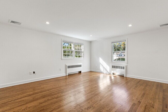 Building Photo - 18 Echo Ln