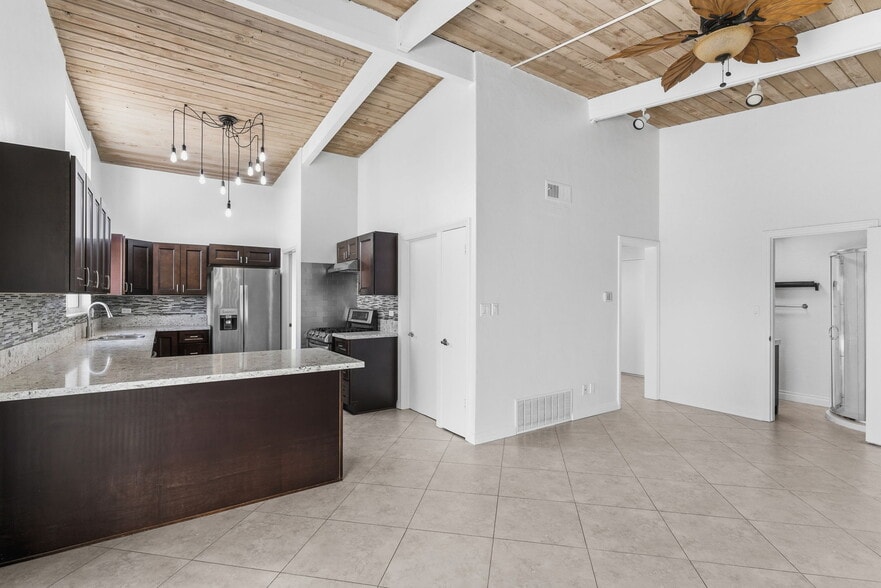 Building Photo - 8335 Sugarman Dr