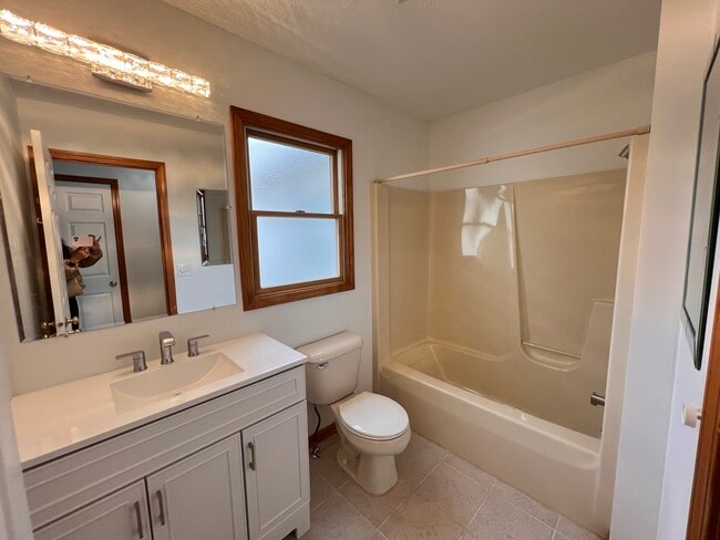 Building Photo - 123 Gould Ave