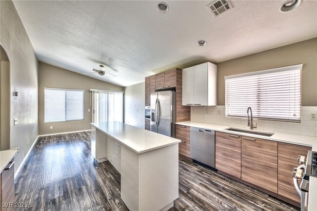 Building Photo - 4982 Perrone Ave