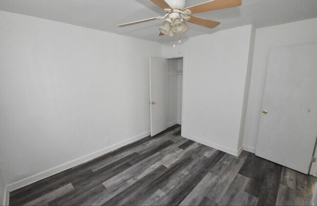 Building Photo - 2120 Kennesaw Dr