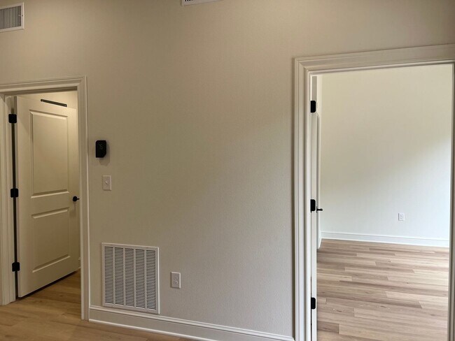 Building Photo - The Court At Overton