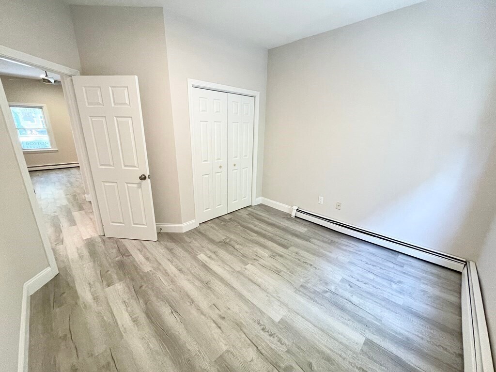 Building Photo - 170 Bolton St