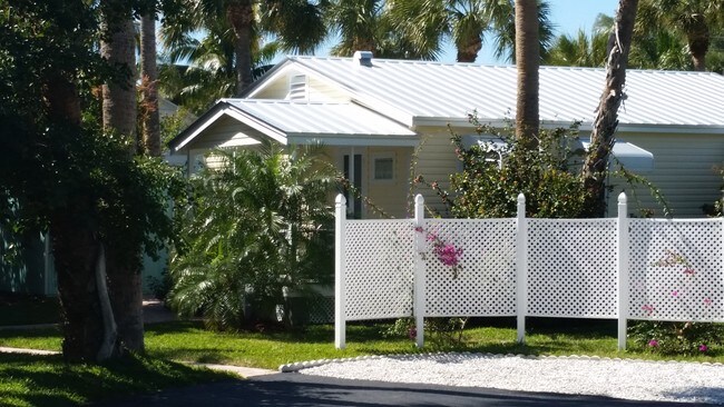 Building Photo - 2252 NE Pelican Ter