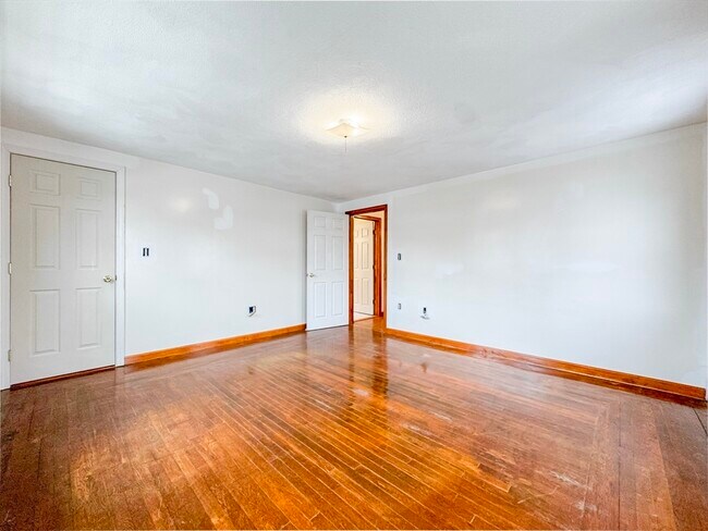 Building Photo - 117 Central St