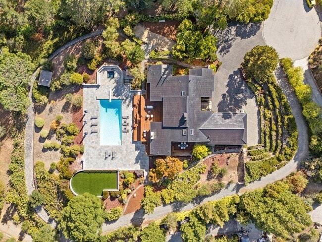 Building Photo - 6 Friars Ln