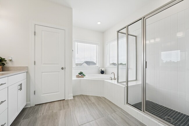 Building Photo - 200 Cloud Berry Ln