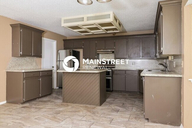 Building Photo - 3 Bedroom Pet-Friendly Home in Yukon, OK w...