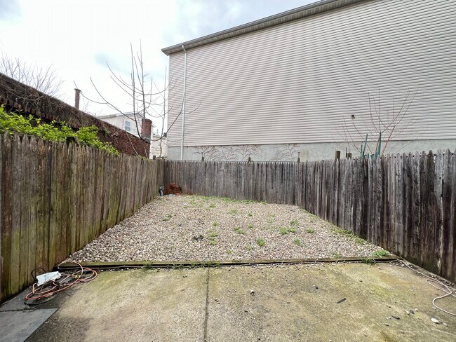 Unit 1 - 11 Rose Ave