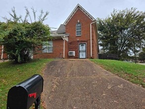 Building Photo - 3945 Oak Branch Cir E