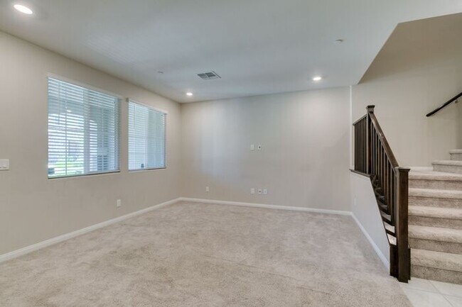 Building Photo - Bright & Spacious 3-Bedroom Home in Inspirada