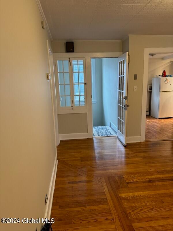 Building Photo - 301 Kenwood Ave