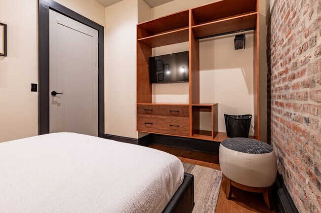 Building Photo - 1011 Canal St