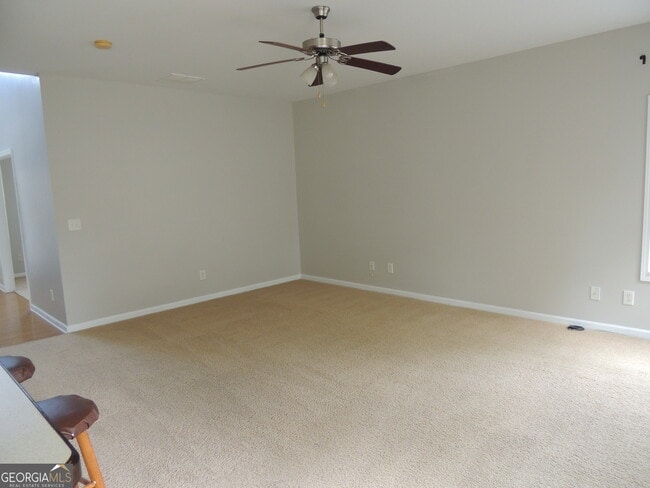 Building Photo - 450 MacLand Dr