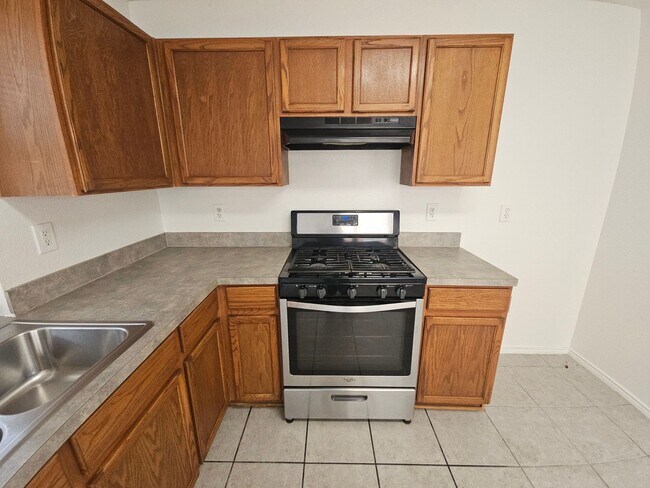 Building Photo - Move in Special!