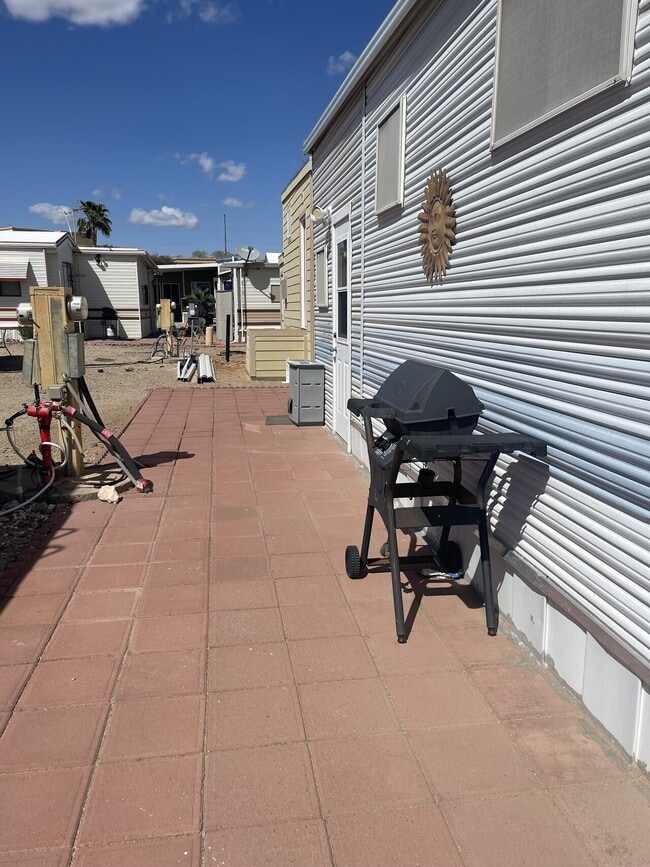 Building Photo - 580 Clarence