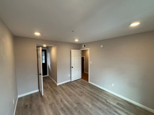 Building Photo - 235 E Market St