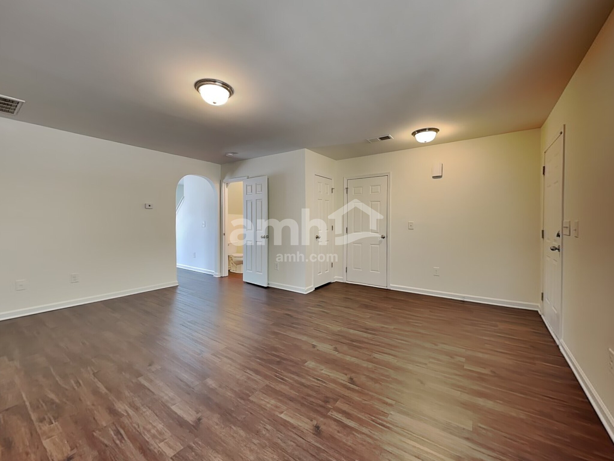 Building Photo - 2718 Quail Oaks Dr