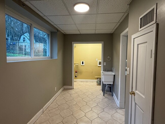 Building Photo - Very nice home located in the Tree Streets - Walking distance to ETSU!