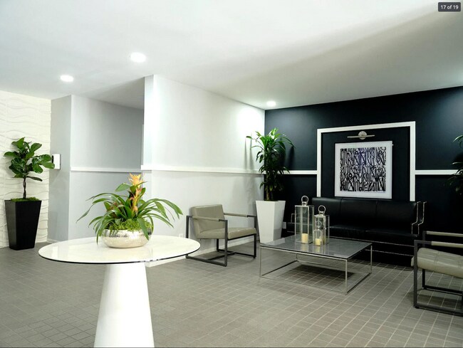 Building Photo - 1010 N Kings Rd