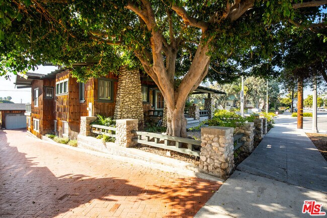 Building Photo - 2544 3rd St