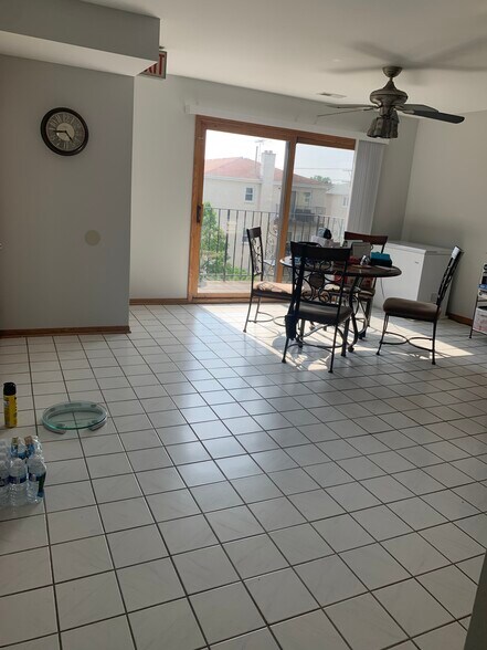 Building Photo - 8826 N Chester Ave