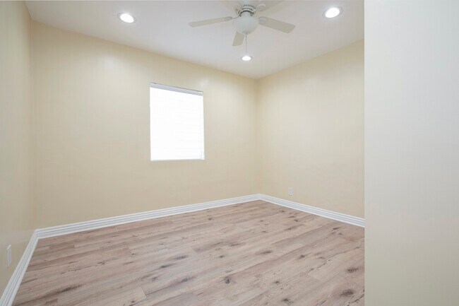Building Photo - 10955 Burnet Ave