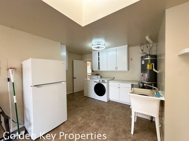 Building Photo - Beautiful home on a private, quiet street in Vista!