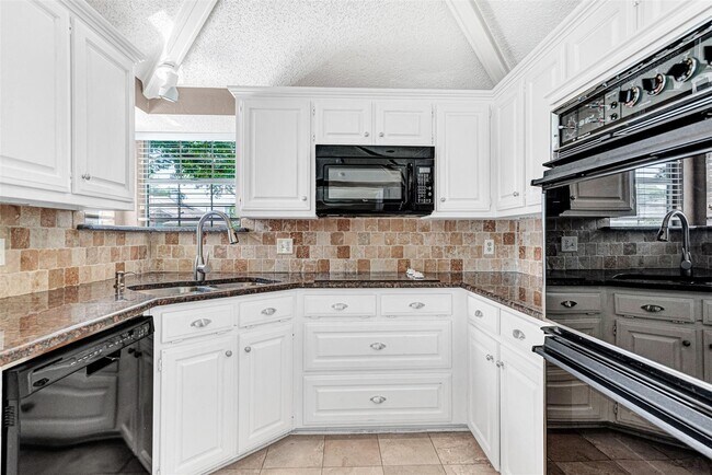 Building Photo - 4445 Jenning Dr