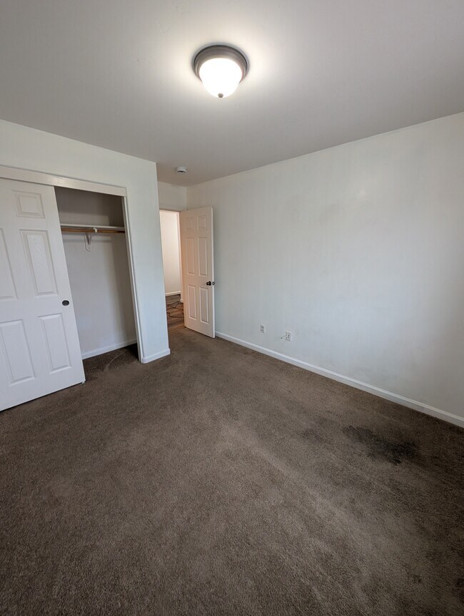 Building Photo - 3200 S Jensen Ct