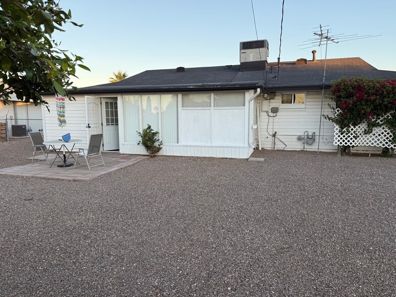 Building Photo - 10607 W El Rancho Dr