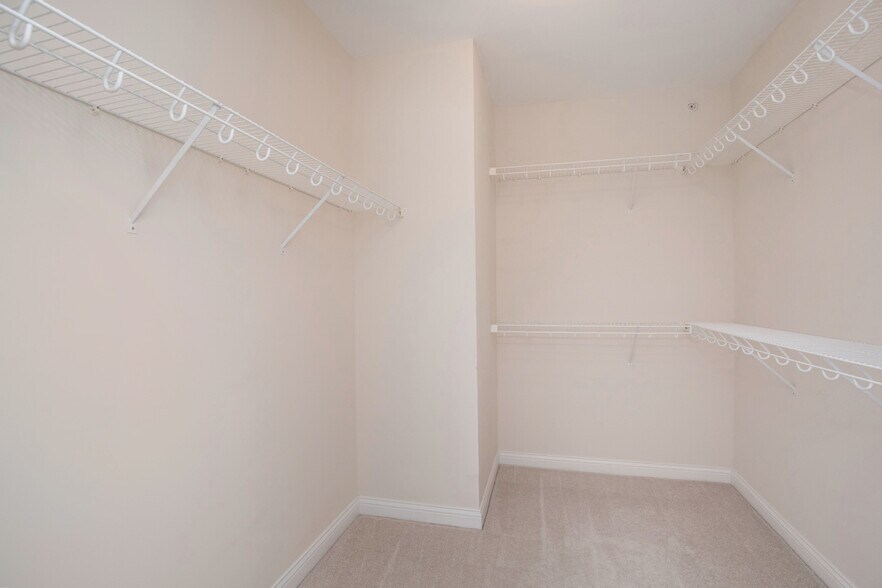 Building Photo - 517 N Park Ave