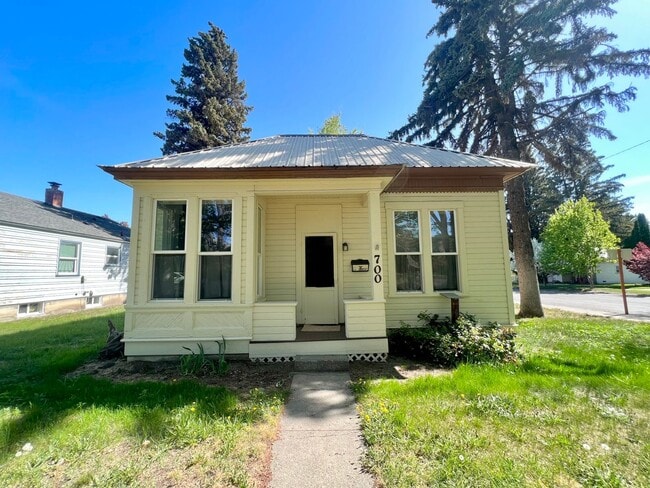 Building Photo - Charming 3 Bedroom Home Near Downtown Elle...