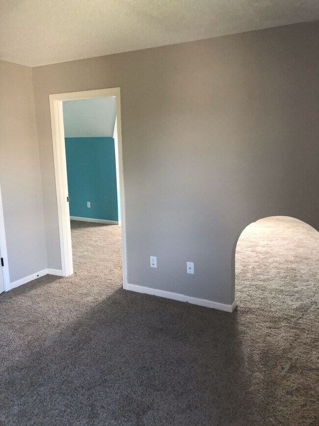Building Photo - 4 Bedrooms in Exclusive Snowden Grove