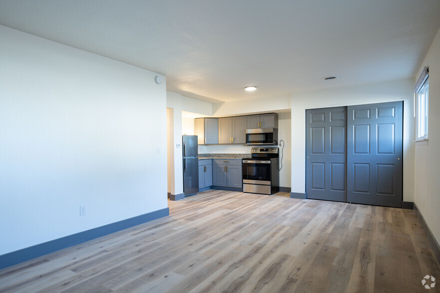 Studio - 400SF - The Hawthorne Apartments