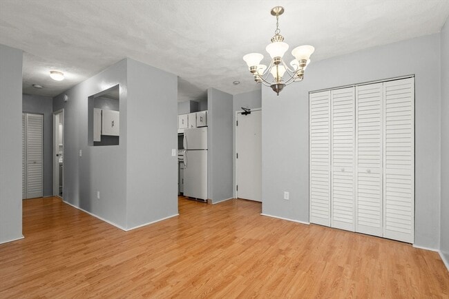 Building Photo - 245 Sea St