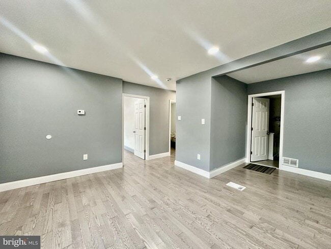 Building Photo - 633 Durham Rd