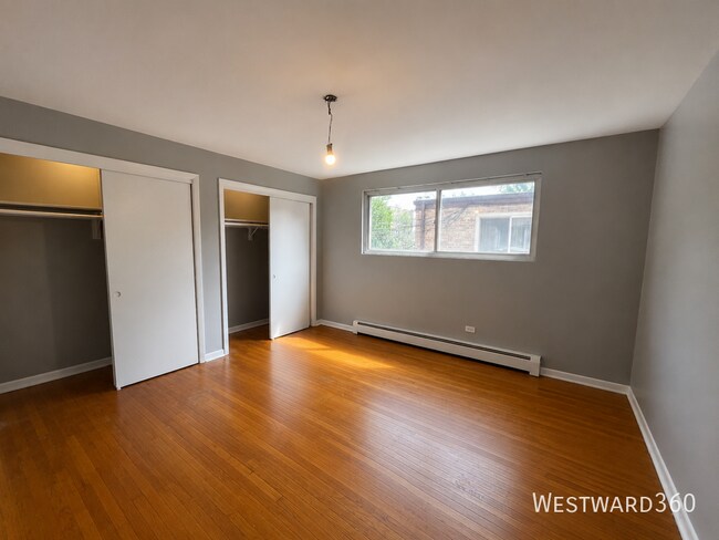 Building Photo - 1624 W Touhy Ave