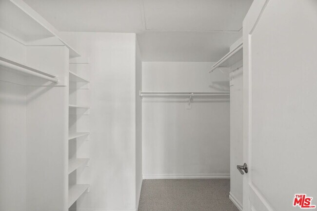 Building Photo - 435 Arnaz Dr