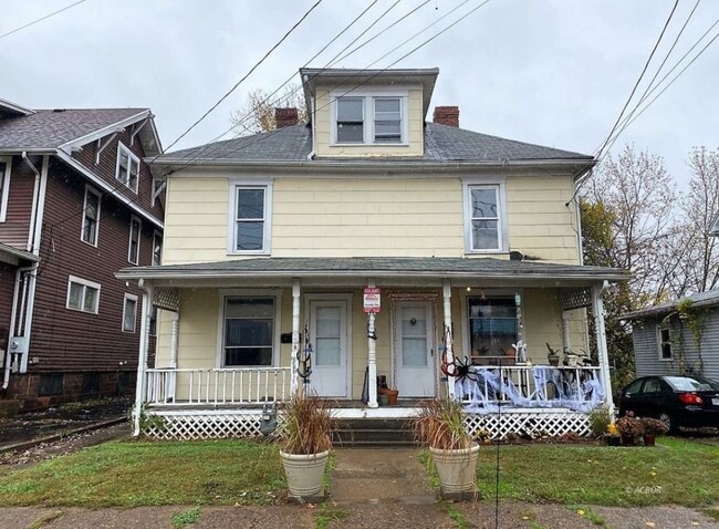 Front - Right unit - 177 N Lancaster St