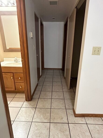 Building Photo - 205 W Cherry St