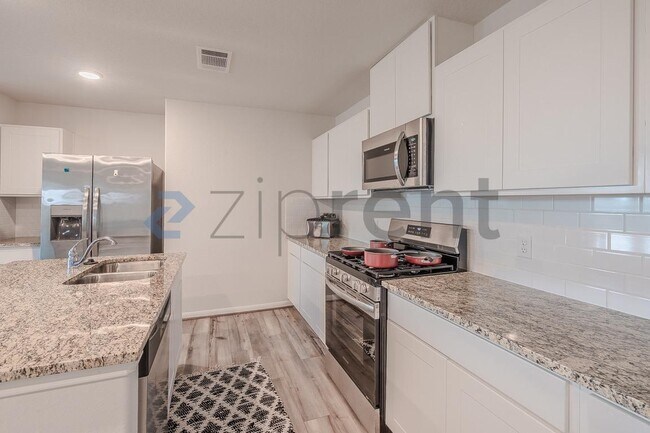 Building Photo - Unit
