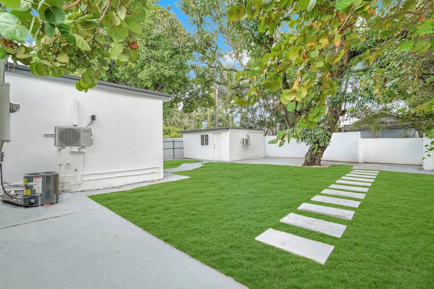 Building Photo - 250 NW 45th St